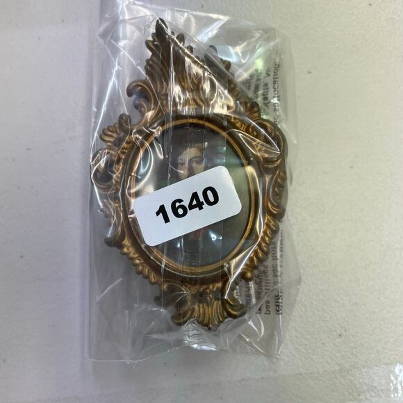 Vintage Ornate Hong Kong molded plastic framed portraits, wall art set of 3 - Picture 15 of 15